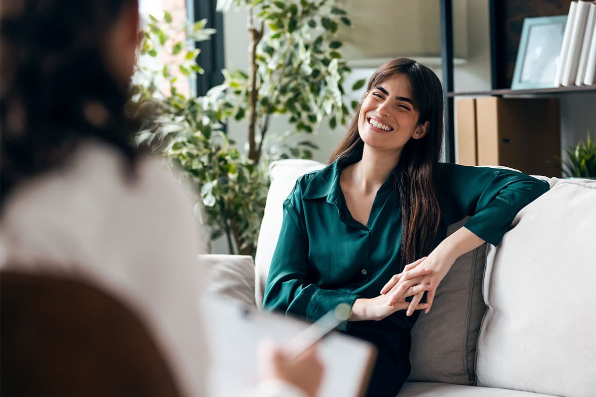 Life Coaching vs Therapy: How They Differ & How to Choose